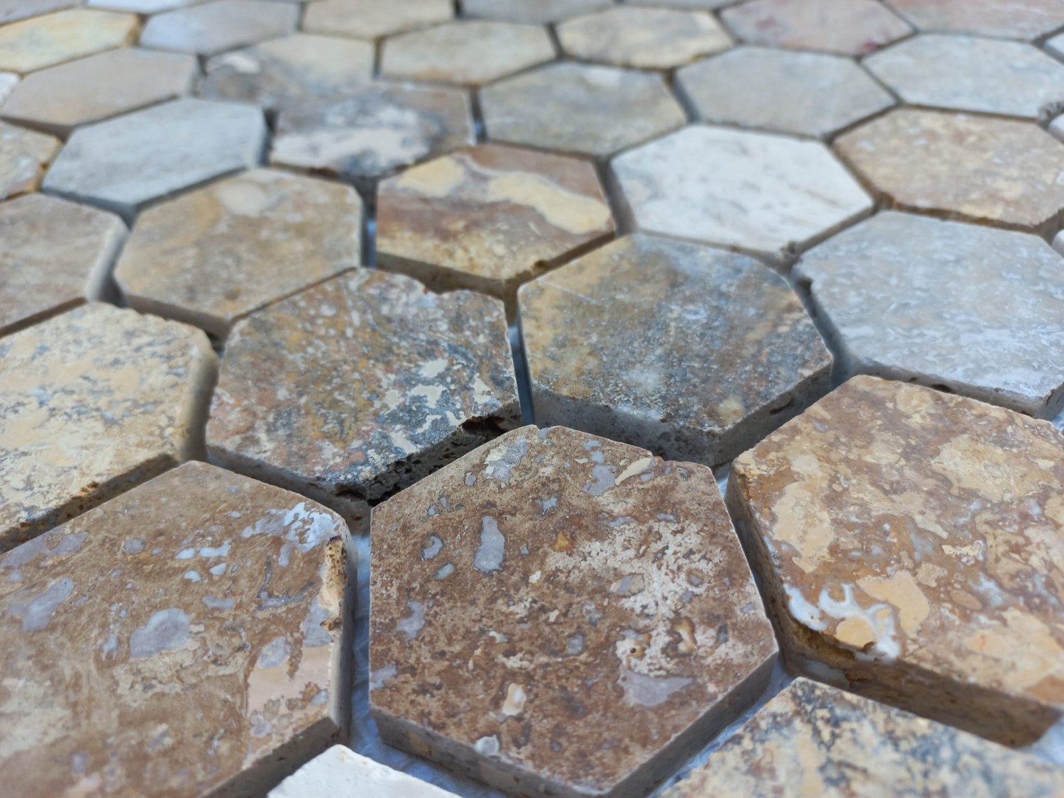 Hexagon Mix travertine Filled & Honed Mosaic 30,5x30,5 cm